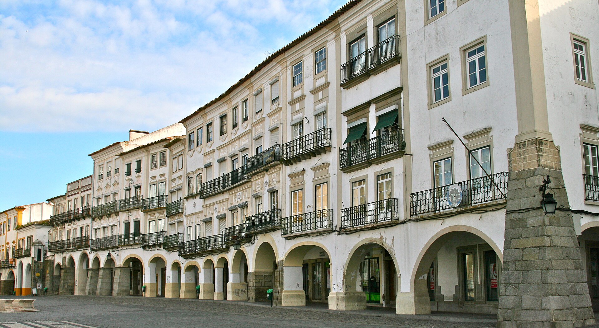 Évora's Roman temple and old town