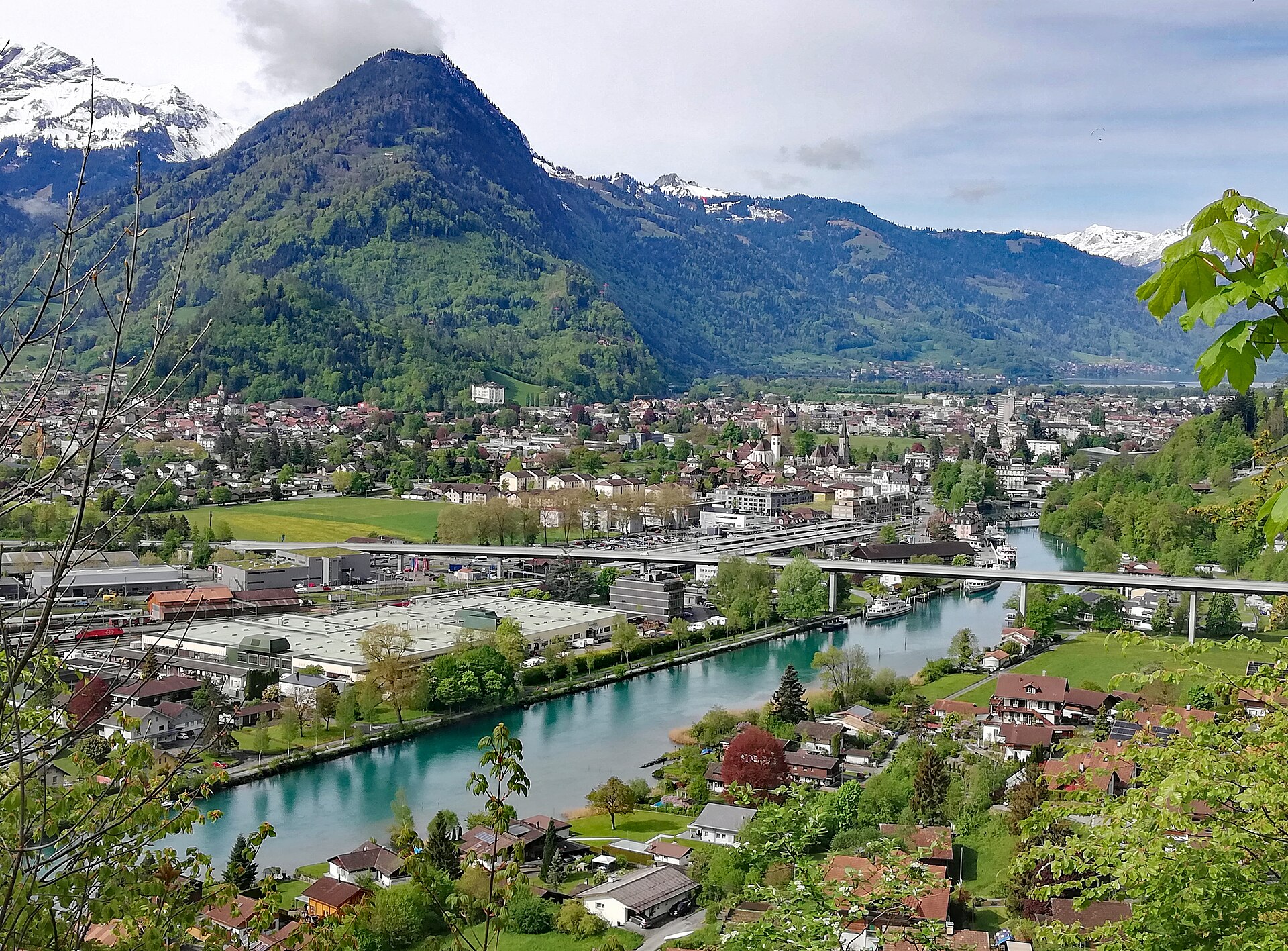 Interlaken between two turquoise lakes with mountains behind