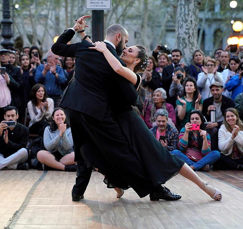 Tango dancers in Buenos Aires